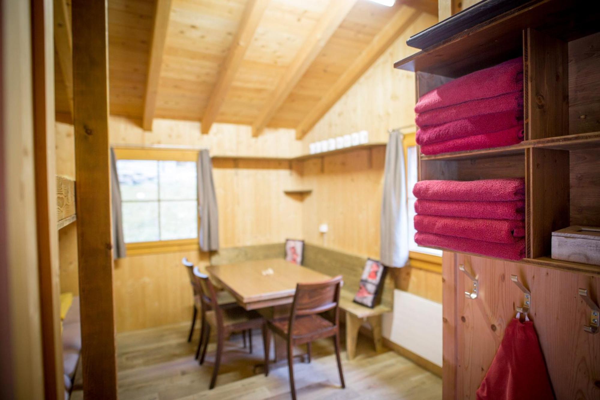 Huettenhotel Husky Lodge Muotathal Екстер'єр фото