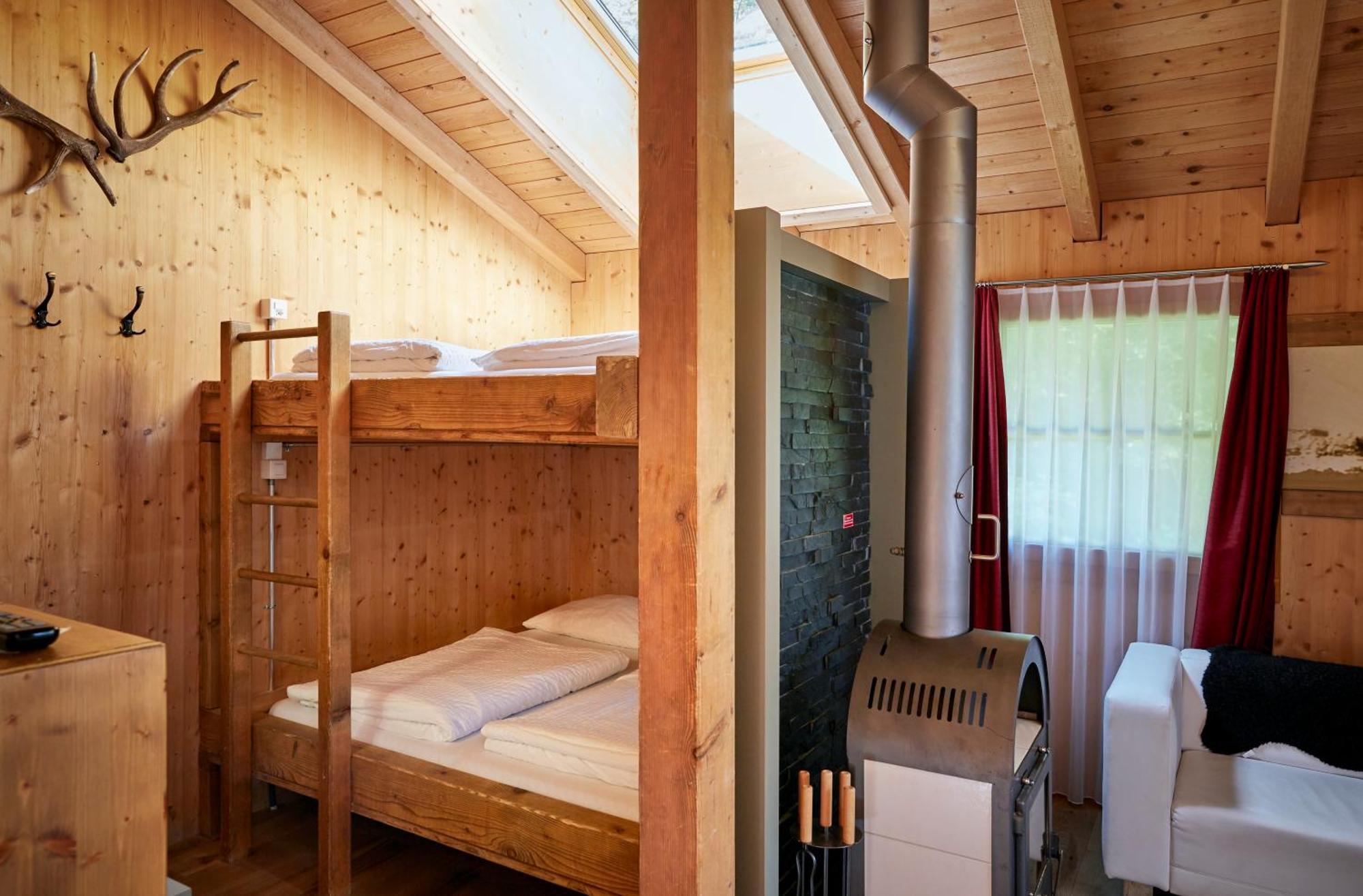 Huettenhotel Husky Lodge Muotathal Екстер'єр фото
